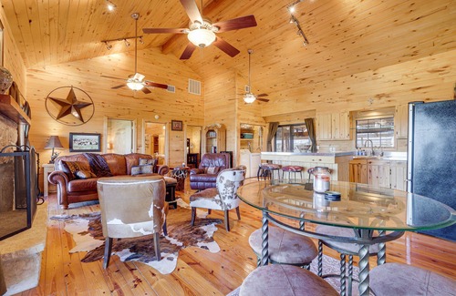 Concan Cabin | Hilltop Concan Cabin w/Garner State Park Views!
