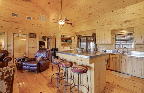 Concan Cabin | Hilltop Concan Cabin w/Garner State Park Views!