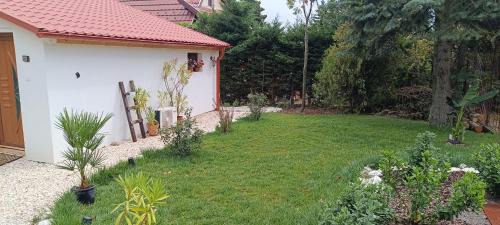 Szentendrei House | Hilltop Cottage in Szentendre, mountain view, terrace, garden