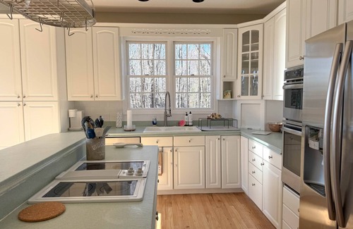 Fairview House | Hilltop Haven-6 bedroom-Space for Big fams-Gameroom w/Pool table&pingpong table