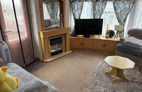 Penparcau Resort | Hilltop Hideaway 2 Bed Caravan with Panoramic Town Scenery in Aberystwyth Holiday Village F8