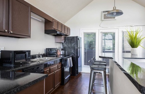 Five Points South Condo | Hilltop Hideaway- Groups/6 Bedrooms/King Beds