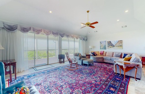 Kerrville House | Hilltop Holiday