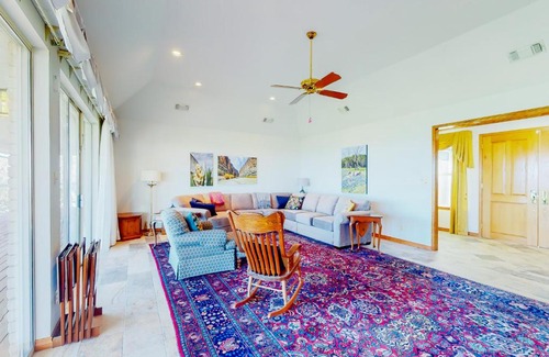 Kerrville House | Hilltop Holiday