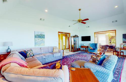 Kerrville House | Hilltop Holiday