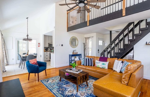 East Stroudsburg House | Hilltop Lookout Cozy 3BD