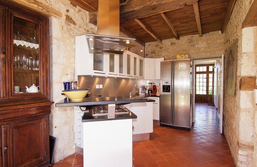 Sigoules Villa | Hilltop Mansion with Pool