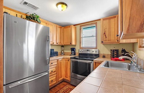 Johnson City House | Hilltop Ranch Stay on 2,001 Acres | Shared Pool, Hot Tub & Trails