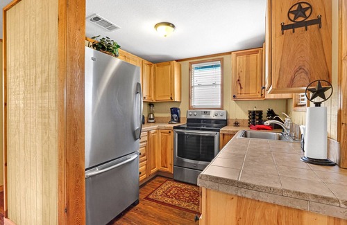 Johnson City House | Hilltop Ranch Stay on 2,001 Acres | Shared Pool, Hot Tub & Trails