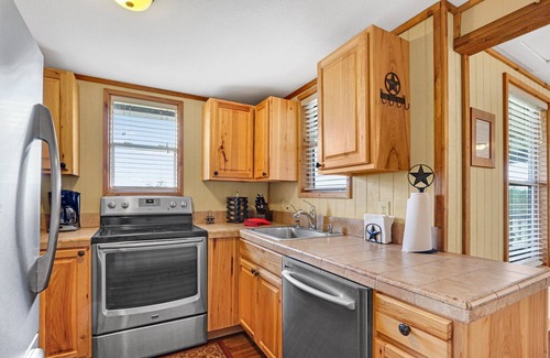 Johnson City House | Hilltop Ranch Stay on 2,001 Acres | Shared Pool, Hot Tub & Trails