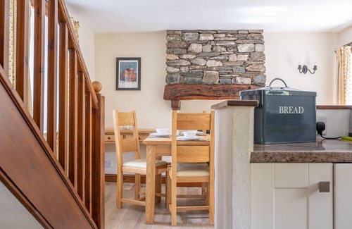 Ambleside House | Hilltop - sleeps 4 guests in 2 bedrooms