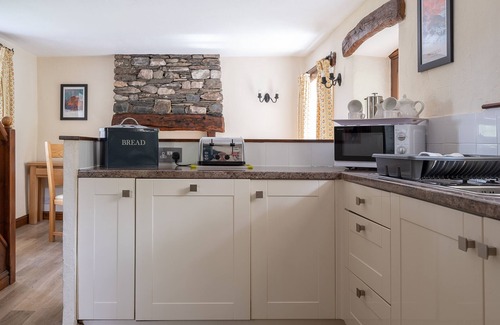 Ambleside House | Hilltop - sleeps 4 guests in 2 bedrooms