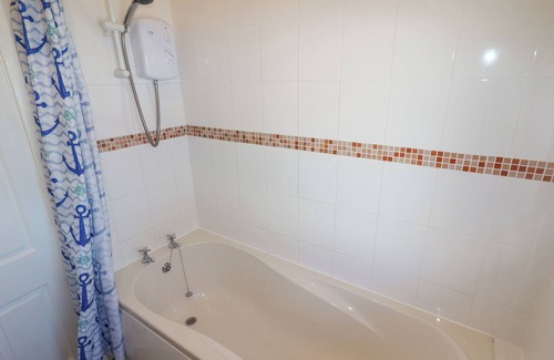 Llysfaen Cottage | HILLVIEW, pet friendly, with a garden in Llanddulas