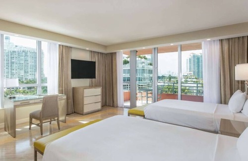 South of Fifth Resort | Hilton Bentley Miami/South Beach