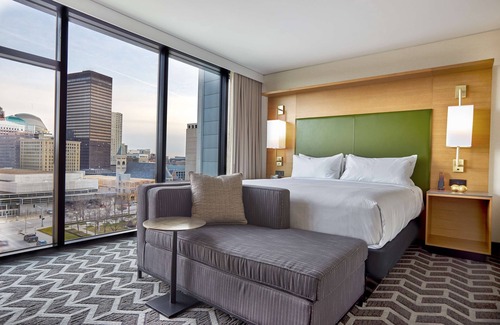 Downtown Des Moines Hotel | Hilton Des Moines Downtown