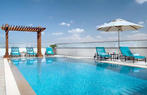 Al Muraqqabat Hotel | Hilton Garden Inn Dubai Deira