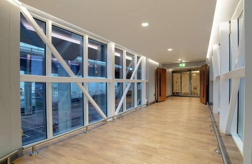 Heathrow Villages Hotel | Hilton Garden Inn London Heathrow Terminal 2 and 3