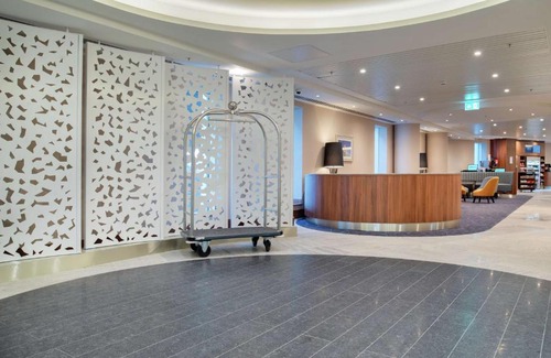 Heathrow Villages Hotel | Hilton Garden Inn London Heathrow Terminal 2 and 3