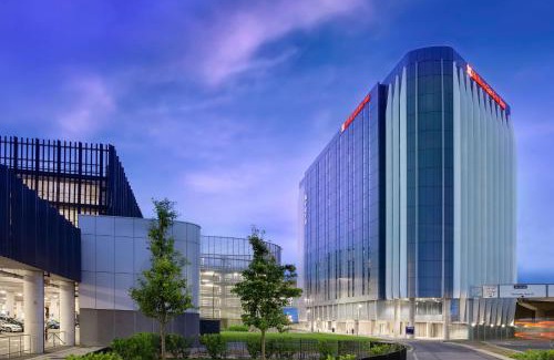 Heathrow Villages Hotel | Hilton Garden Inn London Heathrow Terminal 2 and 3