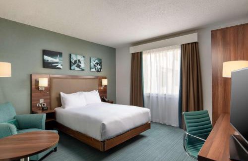 Heathrow Villages Hotel | Hilton Garden Inn London Heathrow Airport