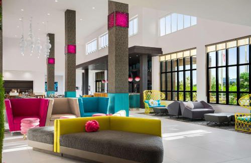 Florida Center North Hotel | Hilton Garden Inn Orlando I-4 Millenia Blvd Mall