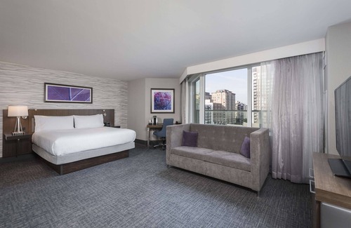 Byward Market - Parliament Hill Hotel | Hilton Garden Inn Ottawa Downtown