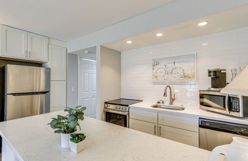 South Beach Apartment | Hilton Head Island Studio w/Patio: Walk to Beach!