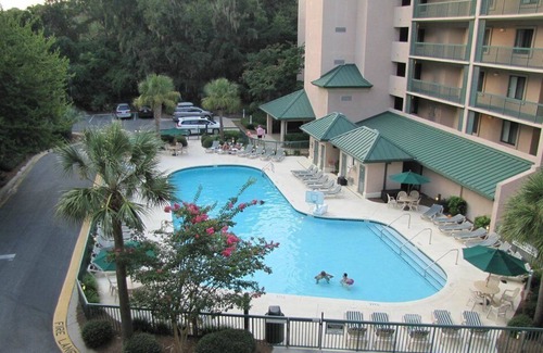 Hilton Head Island Apartment | Hilton Head vacation resort: 2 blocks from the beach, near restaurants and golf!