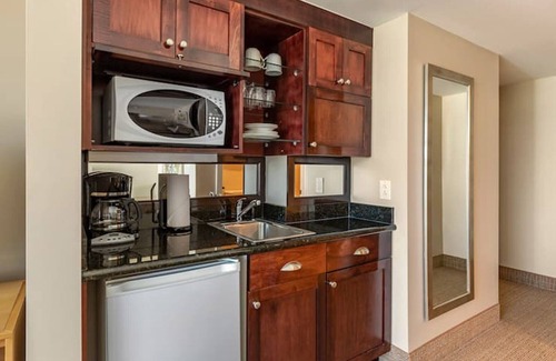Northeast Virginia Beach Resort | Hilton Ocean Beach Club Resort 2BR with both Oceanfront & Oceanview Balconies!