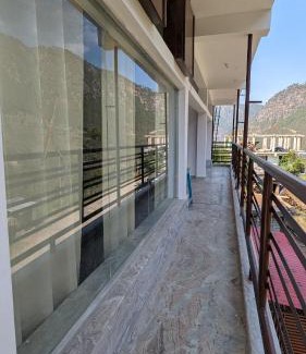 Purola Hotel | Himalayan Gypsie Hotels