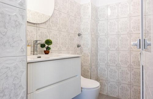 Himare Apartment | Himara City 43 - Central, Beach Access