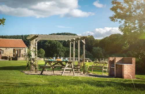 Pickering Cottage | Hindburn - a cottage that sleeps 2 guests in 1 bedroom