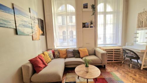 Palace District Apartment | Hip Apartment at the Museum