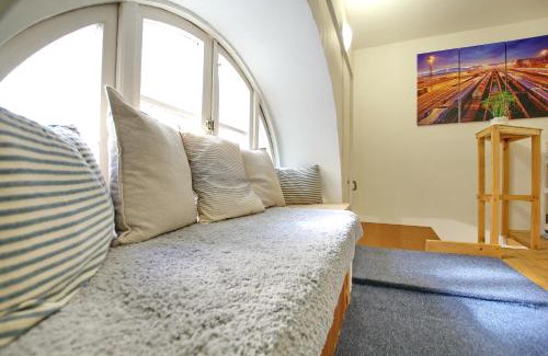 Palace District Apartment | Hip Apartment at the Museum