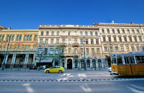 Palace District Apartment | Hip Apartment at the Museum