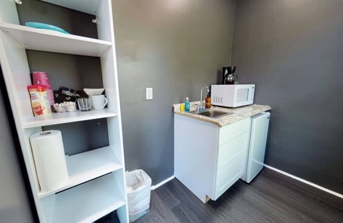 Bay Village Apartment | Hip & Chic Studio Awaits Your Stay!
