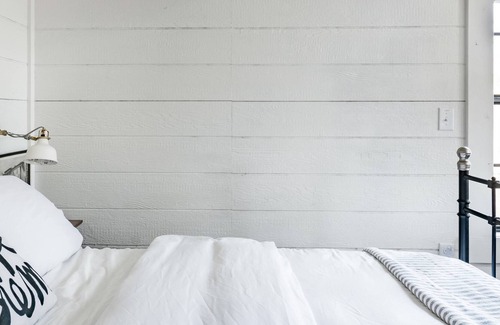 Cleveland Park Cottage | Hip, Cozy Cottage with a Fire Pit in Cleveland Park