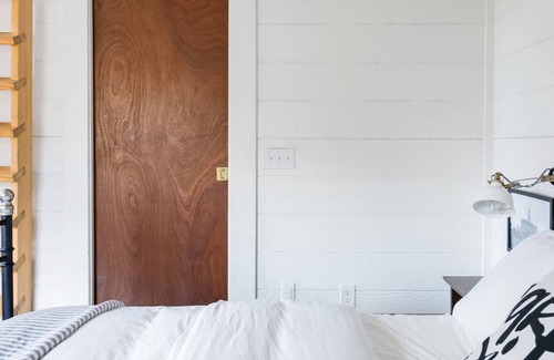 Cleveland Park Cottage | Hip, Cozy Cottage with a Fire Pit in Cleveland Park