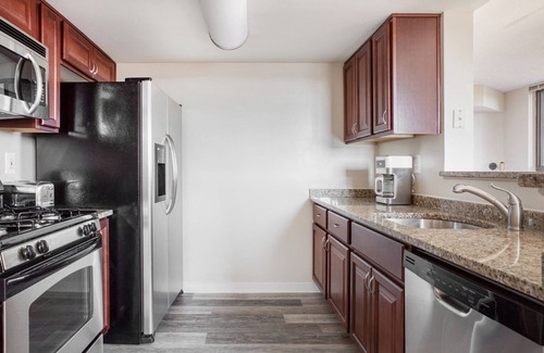 Pentagon City Apartment | Hip Pentagon City Studio w/W/D, Gym & Lounge, near Metro, by Blueground