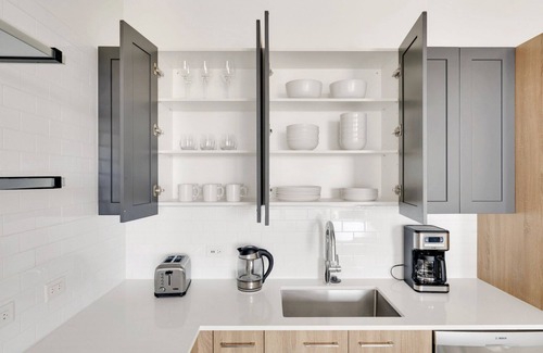West Loop Apartment | Hip West Loop Studio w/Gym & Coworking, nr UIC, by Blueground