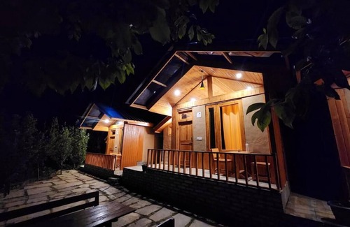 Banjar Cabin | Hipostel Tirthan