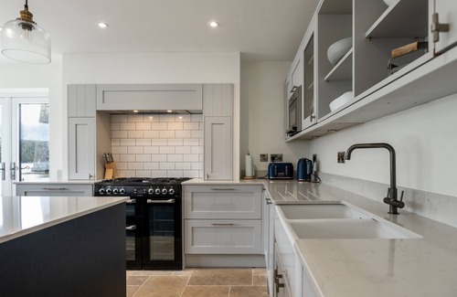 Bangor Cottage | Hiraethog - sleeps 8 guests in 3 bedrooms