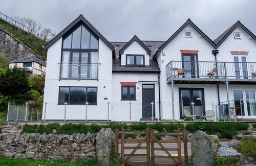 Bangor Cottage | Hiraethog - sleeps 8 guests in 3 bedrooms