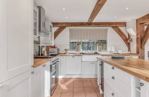 Chipping Campden House | Hiron's Piece and Honeysuckle Cottage with Hot Tub
