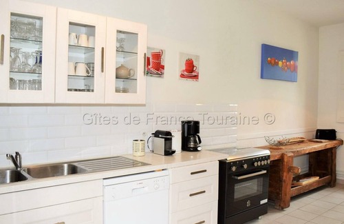 Les Essards Cottage | Historic 17th-Century Retreat: Modern Comforts, Private Sauna & Jacuzzi, Near Loire Castles