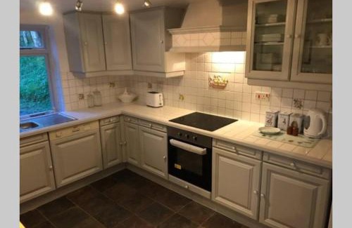 Gwernymynydd House | Historic 17th century farmhouse in Wales