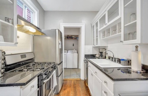 Cannonborough Elliotborough House | Historic 1905 Charming Bungalow 2 Blocks From King