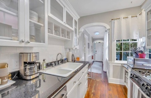 Cannonborough Elliotborough House | Historic 1905 Charming Bungalow 2 Blocks From King