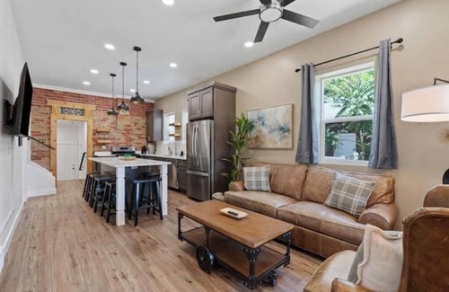 South Salt Lake House | Historic 1907 SLC Victorian - Hot Tub - Firepits - Exposed Brick