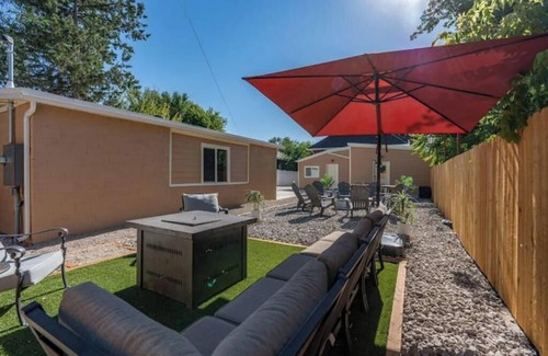 South Salt Lake House | Historic 1907 SLC Victorian - Hot Tub - Firepits - Exposed Brick